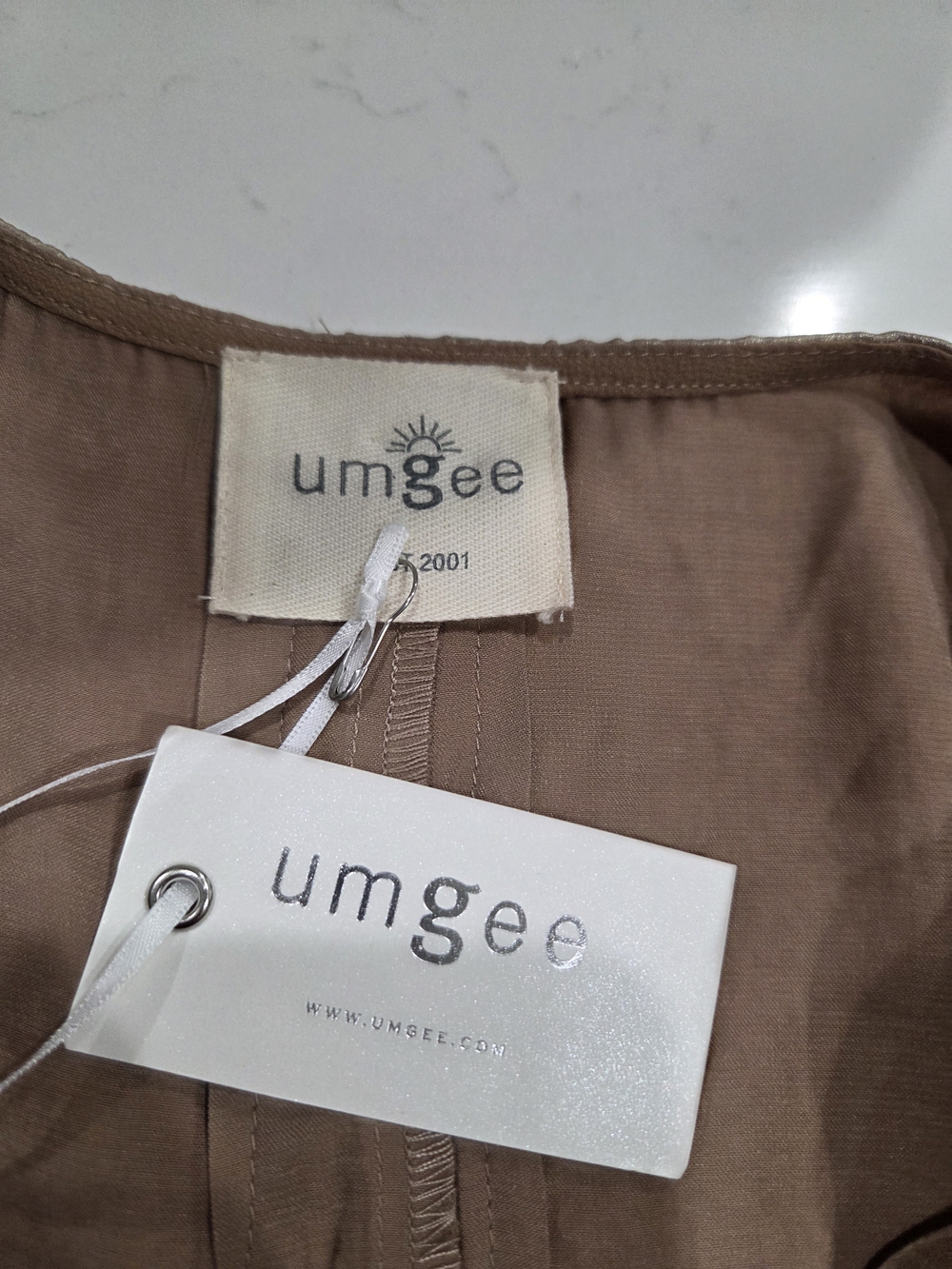 Umgee Metallic Gold V-Neck Top With Roll Tab Sleeves Size Large NWT - Picture 5 of 6
